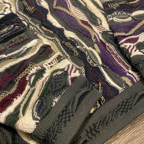 1980’s Vintage (V-Neck) Coogi Sweater - Picture 4 of 5